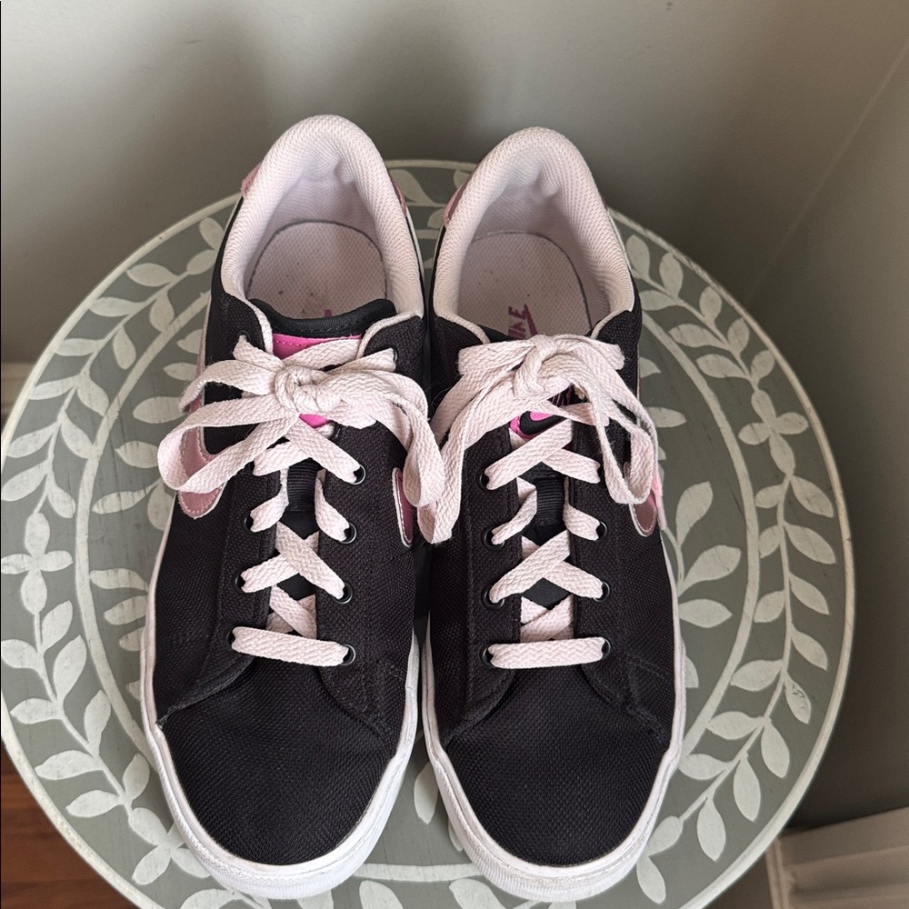 Nike Women's Black and Light Pink Sneakers sz 9 - Picture 5 of 9